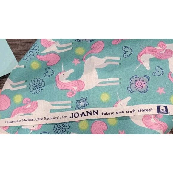 Cotton Fabric Unicorns On Green Background Flowers and Hearts 2 yard New - Picture 4 of 4